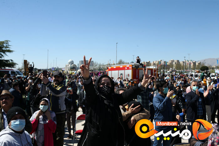 تحویل سال ۱۴۰۰ در میدان آزادی تهران