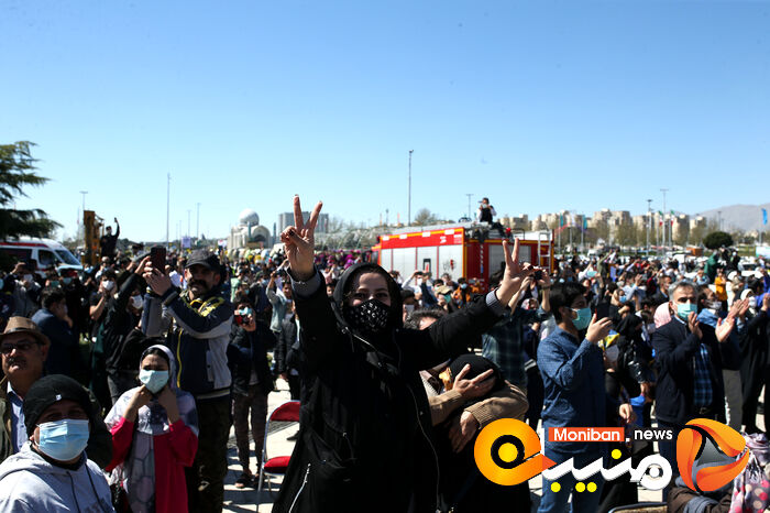 تحویل سال ۱۴۰۰ در میدان آزادی تهران