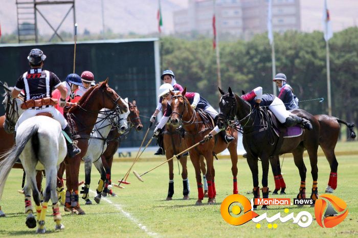 جشن قهرمانی تیم دختران زنده رود در رقابت های چوگان
