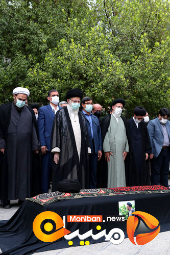 اقامه نماز رهبر معظم انقلاب بر پیکر حجت‌‌‌الاسلام و المسلمین دعائی