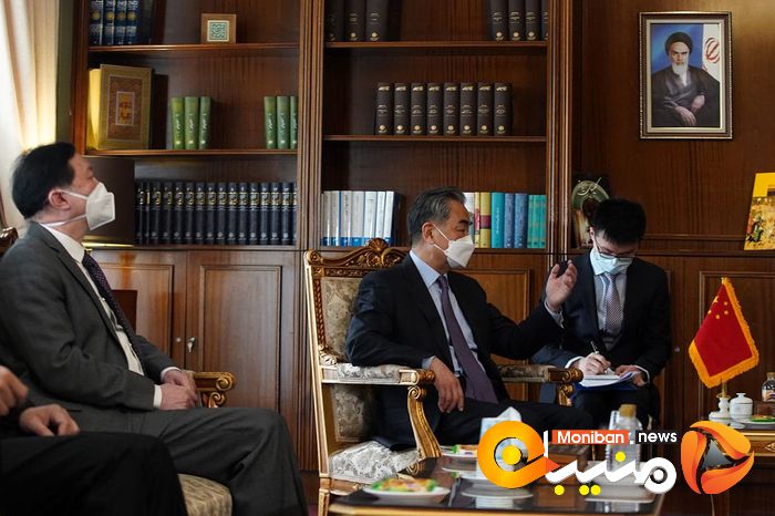 دیدار وزیر خارجه چین در تهران با علی لاریجانی