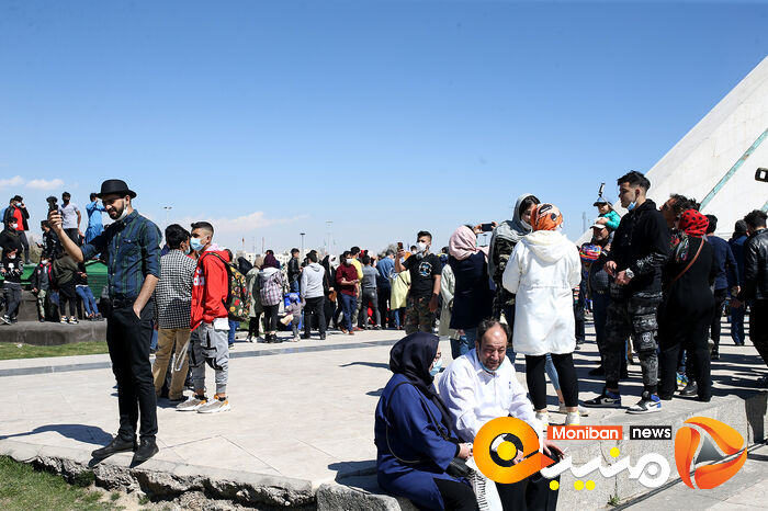 تحویل سال ۱۴۰۰ در میدان آزادی تهران