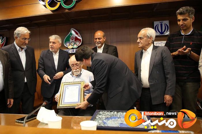 مراسم تجلیل از اردشیر لارودی، پیشکسوت روزنامه نکاری ورزشی و نفرات اول جشنواره جهانی ایپس در روز جهانی خبرنگاران ورزشی