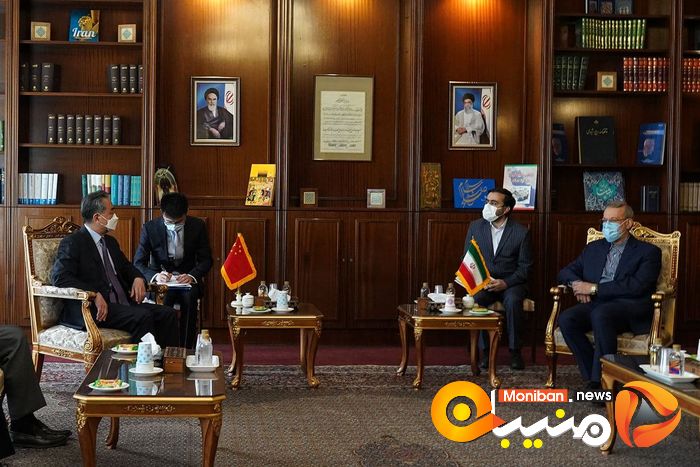 دیدار وزیر خارجه چین در تهران با علی لاریجانی