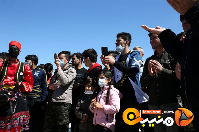 تحویل سال ۱۴۰۰ در میدان آزادی تهران