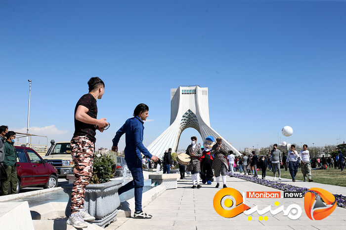 تحویل سال ۱۴۰۰ در میدان آزادی تهران