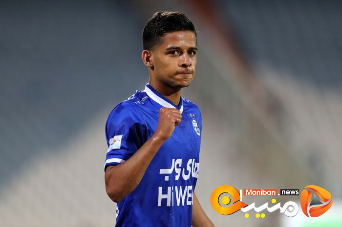 دیدار تیم های فوتبال استقلال - تراکتور