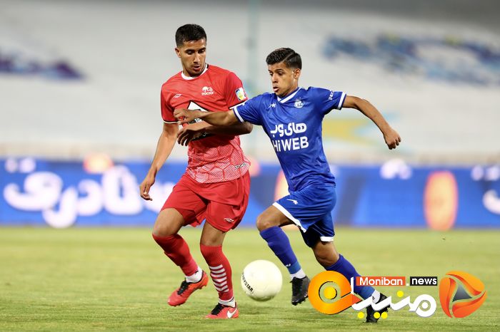 دیدار تیم های فوتبال استقلال - تراکتور