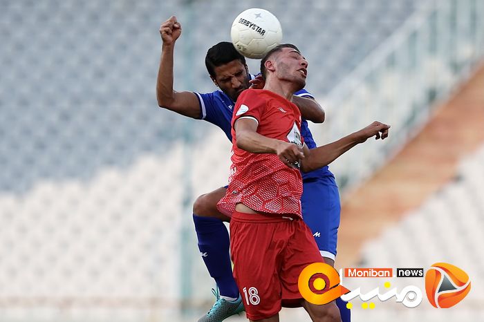 دیدار تیم های فوتبال استقلال - تراکتور