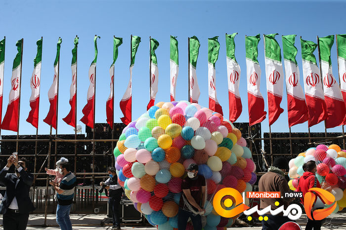 تحویل سال ۱۴۰۰ در میدان آزادی تهران
