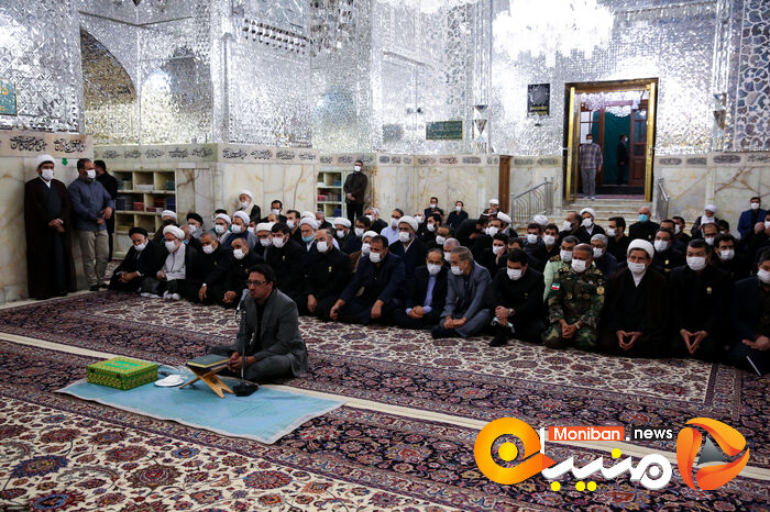 غبارروبی مضجع شریف امام رضا (ع) توسط رهبر معظم انقلاب