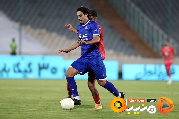 دیدار تیم های فوتبال استقلال - تراکتور