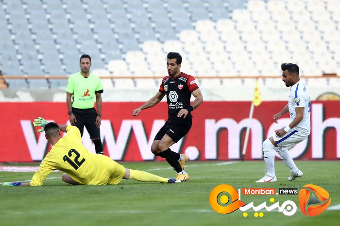 دیدار تیم های پرسپولیس-پیکان