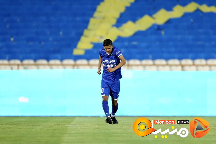 دیدار تیم های فوتبال استقلال - تراکتور