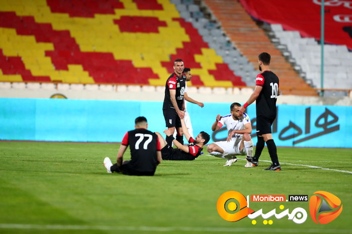 دیدار تیم های پرسپولیس-پیکان